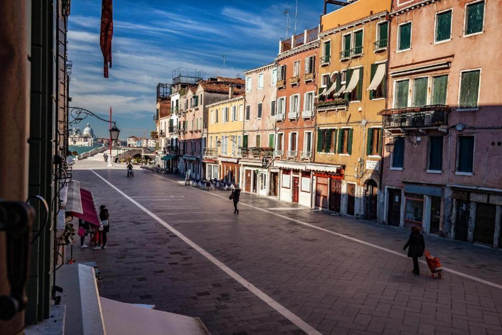 Appartamenti Superior In Via Garibaldi By Bricola Apartments Venedig Eksteriør billede